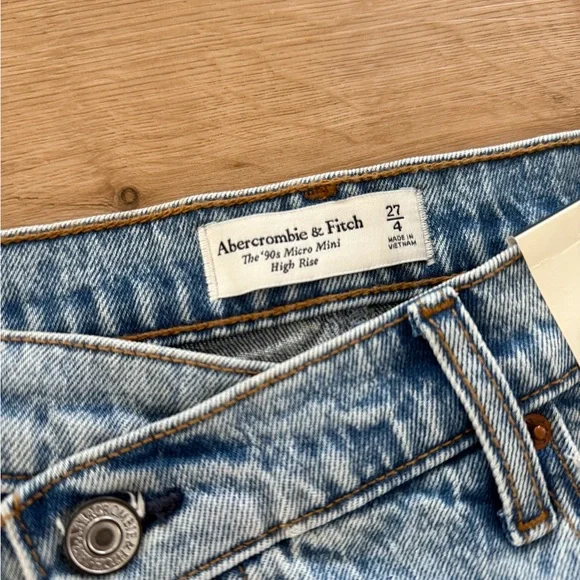Abercrombie & Fitch Light Blue 90s Micro Mini High-Rise Denim Skirt 27 - Picture 2 of 6